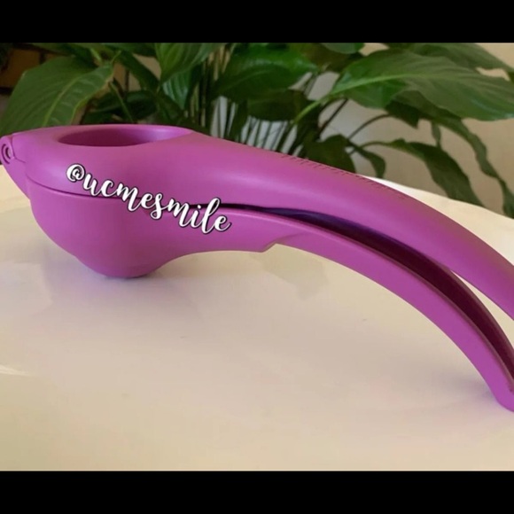 Tupperware Ergonomic Citrus/Lemon & Lime Squeezer Press - Picture 6 of 7
